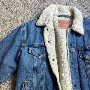 Faux fur lined Levi jean jacket Size M (women)